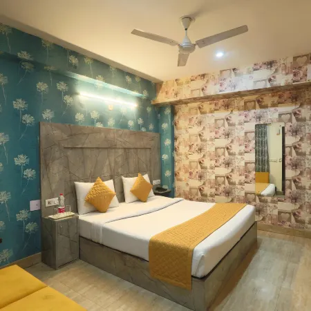 Hotel Classic Park Near IGI Airport Отели рядом с достопримечательностью «Университет Джавахарлала Неру»