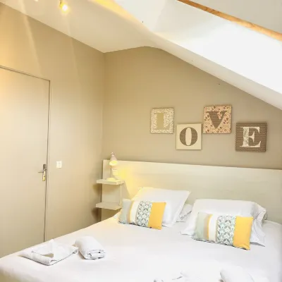 أوتل لا كارب دور Hotels near قصر فونتينبلو