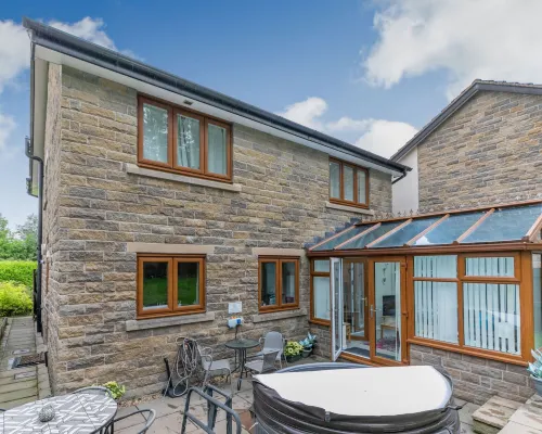 2 Carr Farm Close Hotels in Glossop