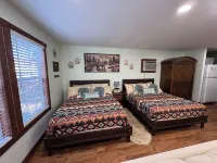 Waterfront Studio with Hot Tub & Fire Pit Sleeps 4 のホテル