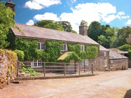 The Farmhouse - Park Yeri