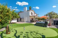 Relax & Recharge ~ Free Heated Pool ~Hot Tub~ Game Room ~ Putting Green~ Arcades