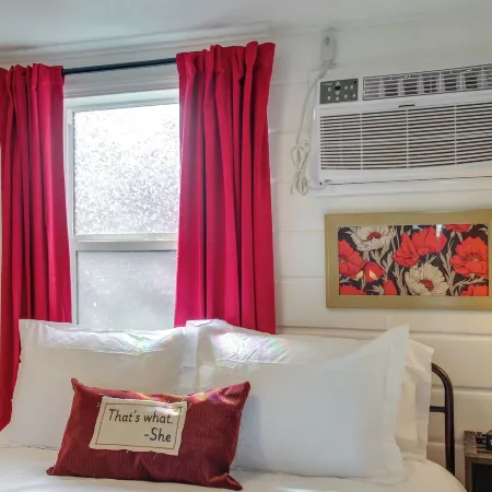 Unit 3: Updated Studio Near Downtown Dining