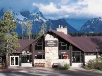 Signal Mountain Lodge Hotels near Jackson Lake Dam