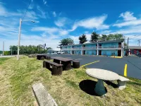 Hometown Inn - Pet friendly