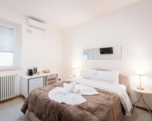 Vitti's home Verona 6 Hotels in Verona