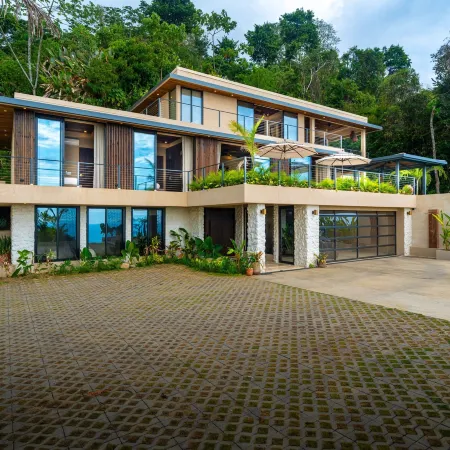 Riverstone Elevated Living Near Beach Town