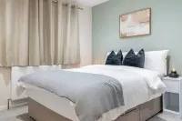 Stylsih 3BR House - Sleeps 5 - Near City Centre - Free Parking
