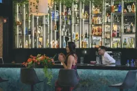 Saya Hotel & Suites - bar