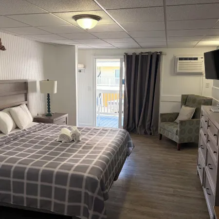 Mainsail Motel & Cottages