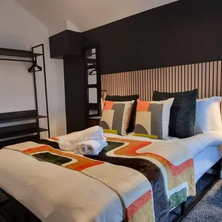 FreeParking Near Trafford Centre by City SuperHost
