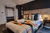 FreeParking Near Trafford Centre by City SuperHost - 3-Star