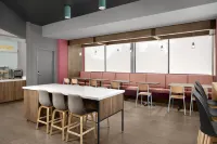 奧蘭治堡希爾頓Tru酒店 - 停車場