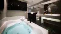Sybaris Pool Suites - spa