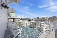 Sea la VIE 3 Bedroom Home by RedAwning - parking