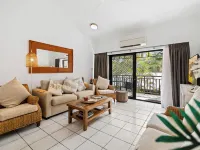 Trinity Beach Club Holiday Apartments Hotels in Trinity Beach