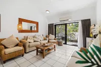 Trinity Beach Club Holiday Apartments