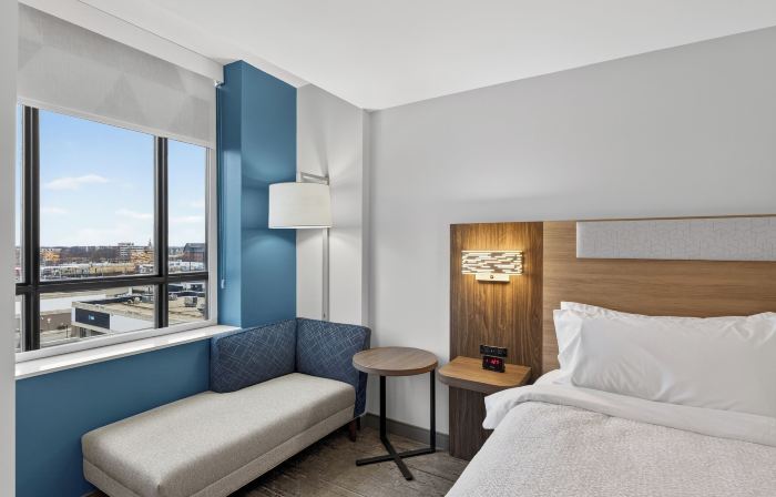 Holiday Inn Express & Suites CHICAGO WEST - OAK PARK by IHG