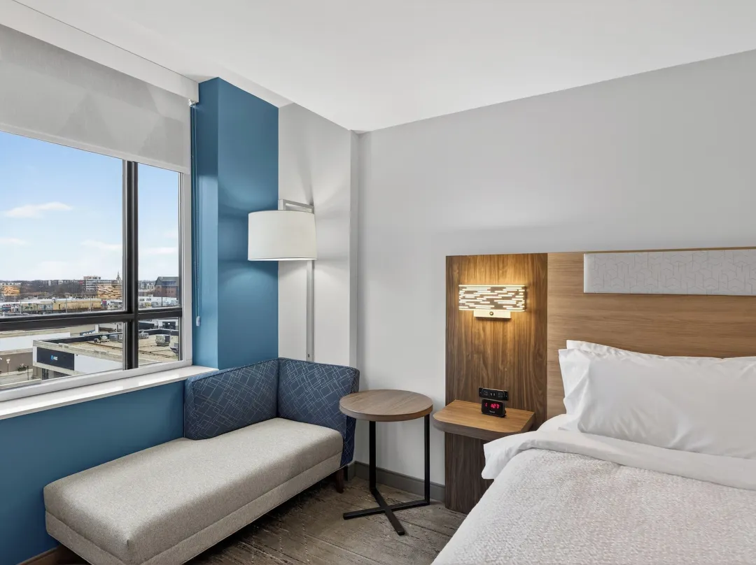 Holiday Inn Express & Suites Chicago West - Oak Park By Ihg - Oak Park, IL