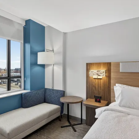 Holiday Inn Express & Suites CHICAGO WEST - OAK PARK by IHG