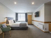 Dunedin Motel and Villas Hotels near Baldwin Street
