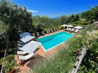 Luxurious Umbrian Retreat for 10 with Private Terrace and Pool