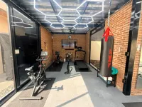 1 Bed Guest House-Walk to Everything-Patio-Gym-Pickleball Court-Bikes-Golf Cart - Kuntosalit
