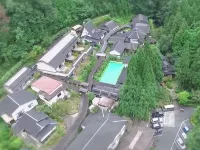 赤目温泉 山之湯 湯元赤目 山水園 - 停車場