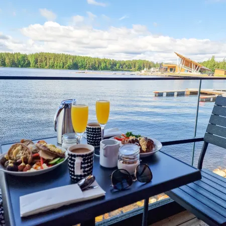 Bella Lake Resort