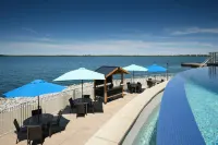 Courtyard Erie Bayfront - Beach