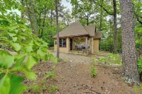 Blissful Broken Bow Studio Fire Pit and Jacuzzi Tub - アパートメント