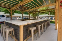 The Sandbar Lodge at Torch Lake - Wifi