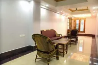 Hotel Chembiyan - Parkplatz