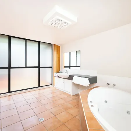 Belconnen Way Hotel & Serviced Apartments