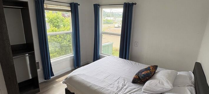 Hogwartz "House Ravenclaw" Themed 2-bd, 1-ba upstairs apartment. Hotels in Springfield