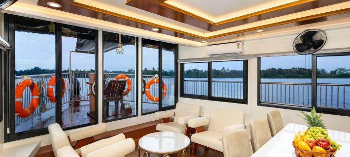 Aqua Jumbo Houseboat โรงแรมในคูมาราคุม