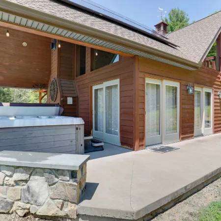 3-Acre Benezette Cabin Hot Tub, Grill and Mtn View