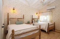 3 min from minitas beach and direct access to the golf camp... - Homestays