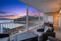 Peaceful, Newly Built Lakefront Condo, w/ PWC Slip, Screened Balcony, 2 Pools & Elevator - Homestay