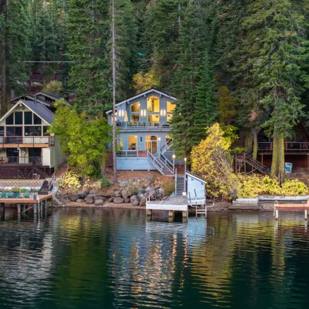 Luxury Lakefront 5 Br Home Hot Tub Arcade