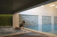 Ramada by Wyndham Tbilisi Old City - Pools
