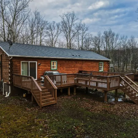 Mountain Retreat Hot Tub Game Room Basketball