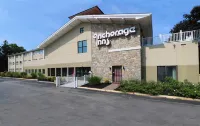 Anchorage Inn and Suites - parking