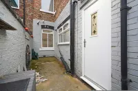 Modern Duplex 4BR Thornaby by Stay With Us - Wifi