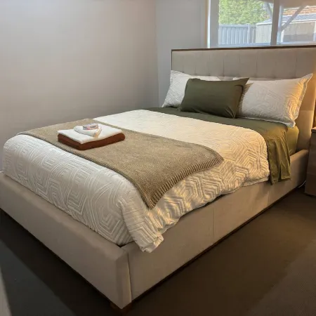 Spacious 4-Bedroom House Near Cobblebank Station