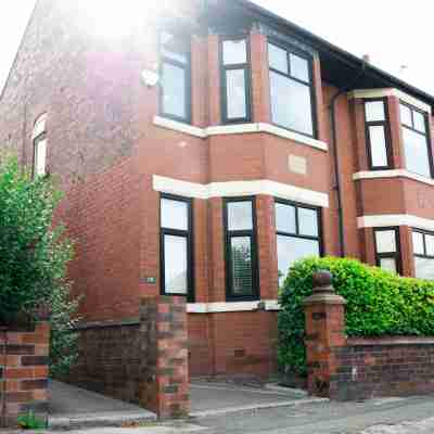 4 Luxury Ensuite Bedrooms, Games   Arcade Room Hotel Exterior