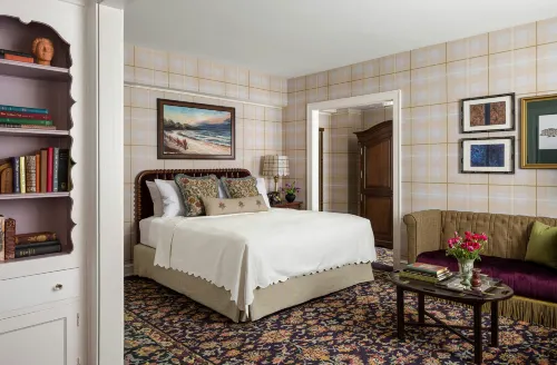 Graduate by Hilton Evanston - Pet-friendly