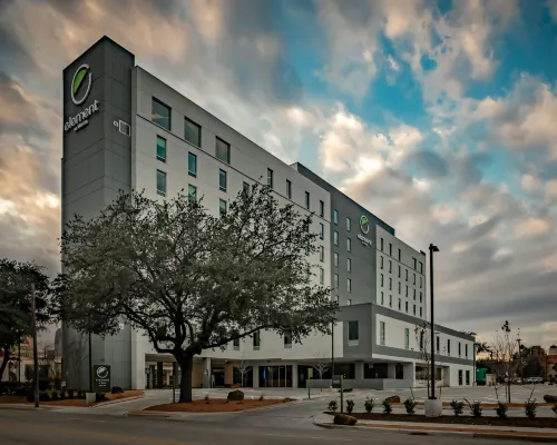 Element Dallas Downtown East Hotels near Deep Ellum