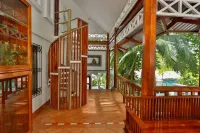 Oceanfront Hotel Verde Mar Direct Access to the Beach - Park Yeri