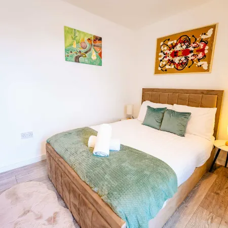 Trendy New Cosy 1BR Near Lively City Road Strip